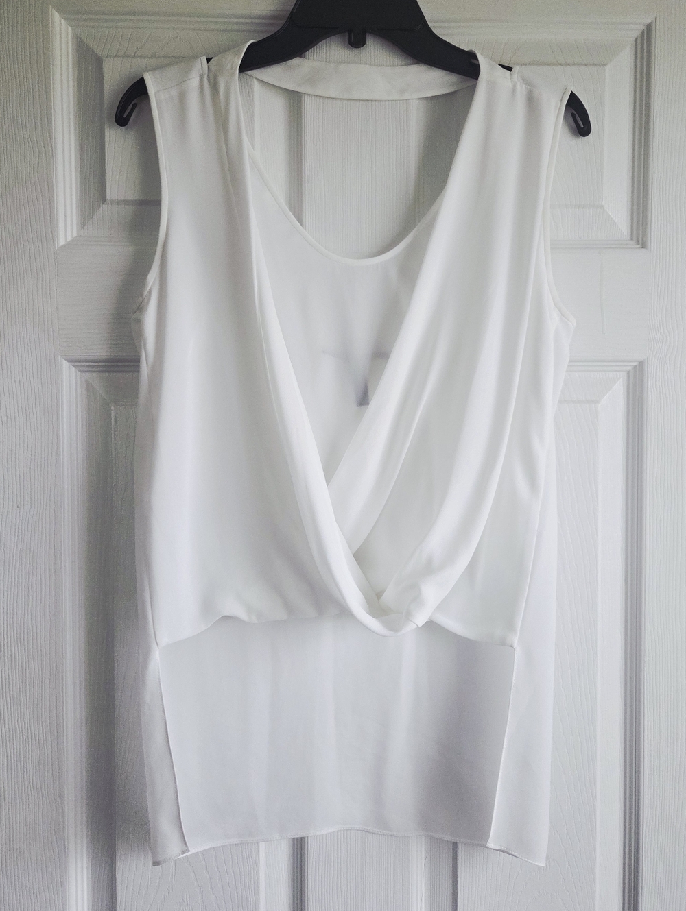 BCBGMaxAzria ✨️ White Lightweight Sleeveless Drapet Women's Top Size XS